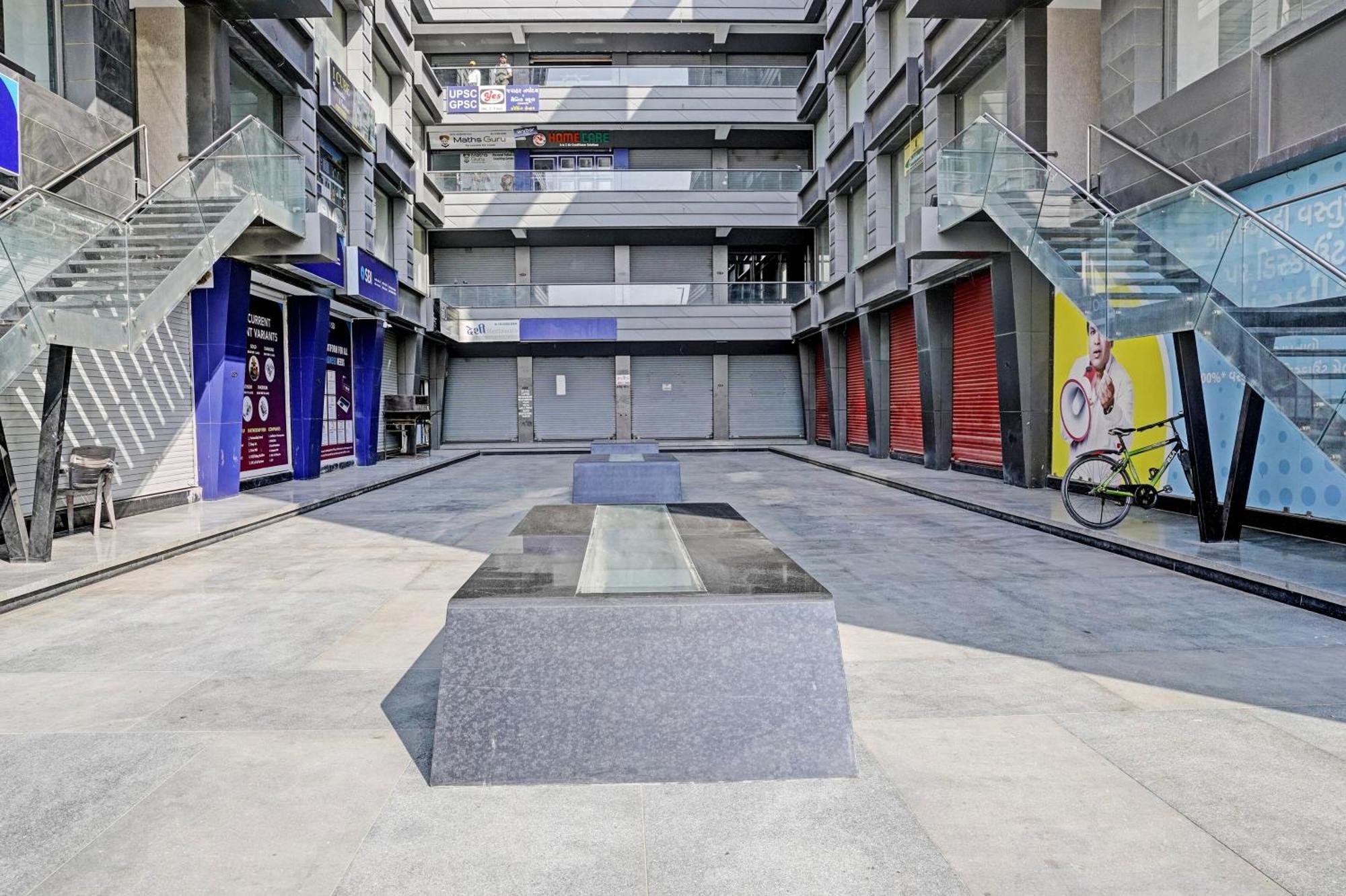 Hotel O Star Galaxy Σουράτ Εξωτερικό φωτογραφία